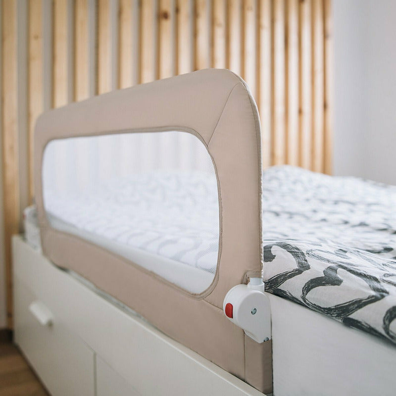 Protectie laterala pat, FreeON, Pentru bebe, Rabatabila, Instalare usoara, Dimensiune 135 x 57 cm, Little Dots, Conform cu standardul european BS7972:2001+A12009, Beige - gogobaby.ro