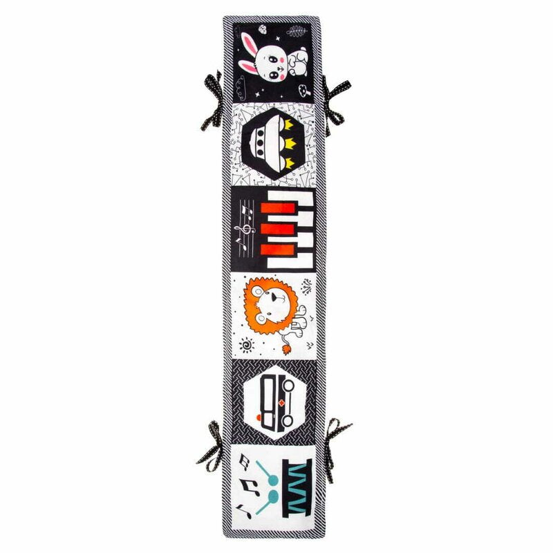 Carticica senzoriala, Bocioland, Cu 12 imagini contrastante, Fosneste cand este atinsa, Cu panglici pentru atasare la patut, 15x80,5 cm, 0 luni+, Rabbit - gogobaby.ro