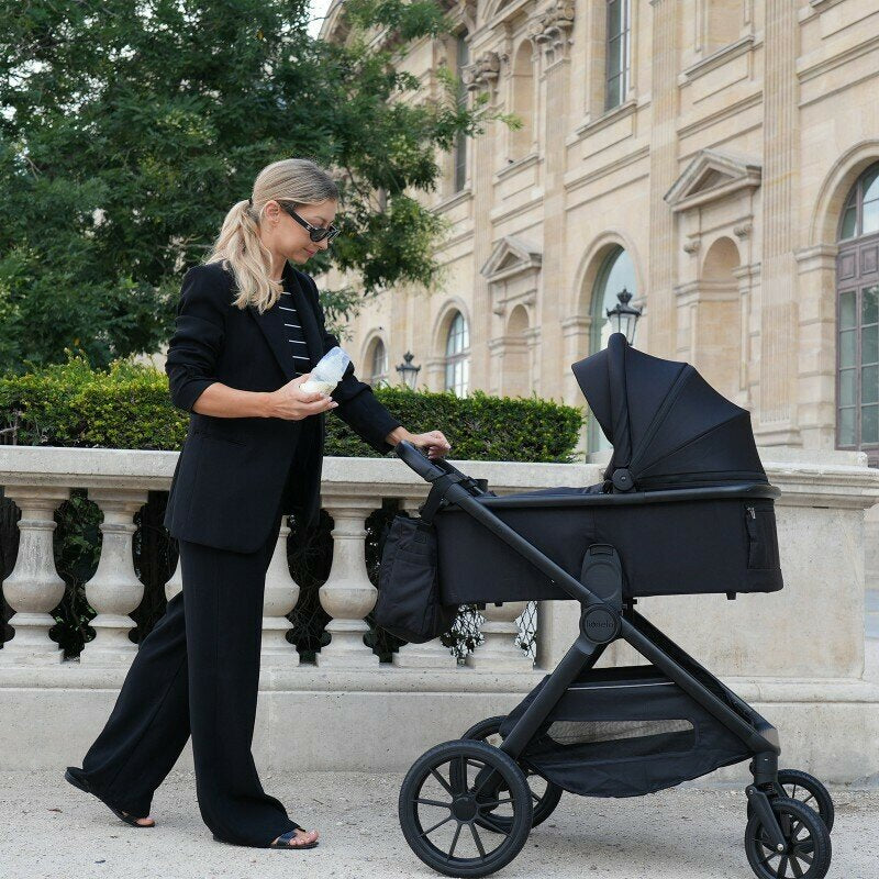 Carucior 2 in 1, Lionelo, Layla, Pana la 22 kg, Cadru aluminiu, Cu landou intarit si salteluta din spuma AirDots, Reversibil, Cu ventilatie 3D, Cu accesorii, EN1888-1, EN1888-2, EN1466, Negru - gogobaby.ro