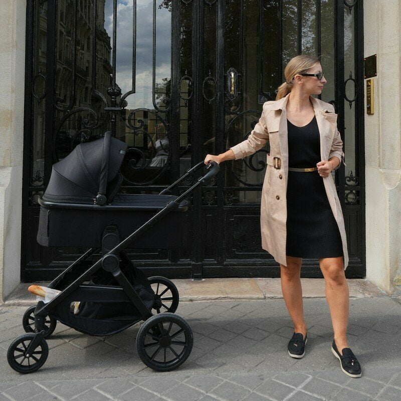 Carucior 2 in 1, Lionelo, Layla, Pana la 22 kg, Cadru aluminiu, Cu landou intarit si salteluta din spuma AirDots, Reversibil, Cu ventilatie 3D, Cu accesorii, EN1888-1, EN1888-2, EN1466, Negru - gogobaby.ro