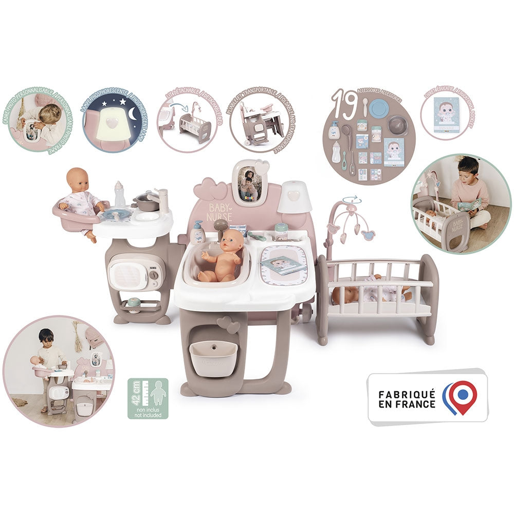 Centru de ingrijire pentru papusi Smoby Baby Nurse Doll`s Play Center maro cu 23 accesorii - gogobaby.ro