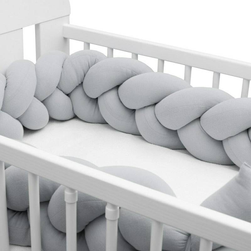 Protectie laterala, New Baby, Pentru patut, Tip Bumper impletit, Din muselina, Din materiale certificate Oeko Tex Standard 100, Lungime 225 cm, Grey - gogobaby.ro