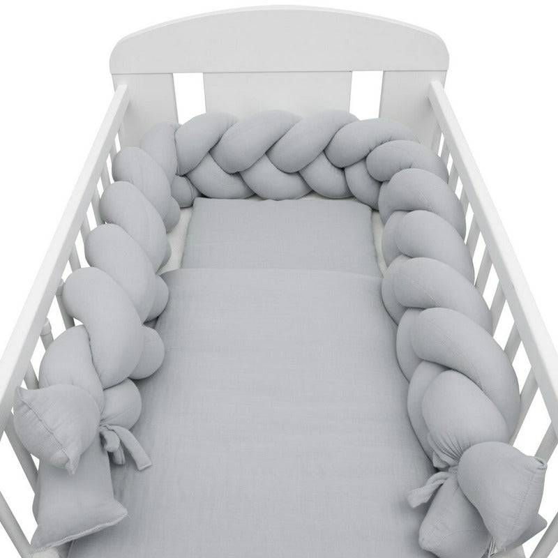 Protectie laterala, New Baby, Pentru patut, Tip Bumper impletit, Din muselina, Din materiale certificate Oeko Tex Standard 100, Lungime 225 cm, Grey - gogobaby.ro