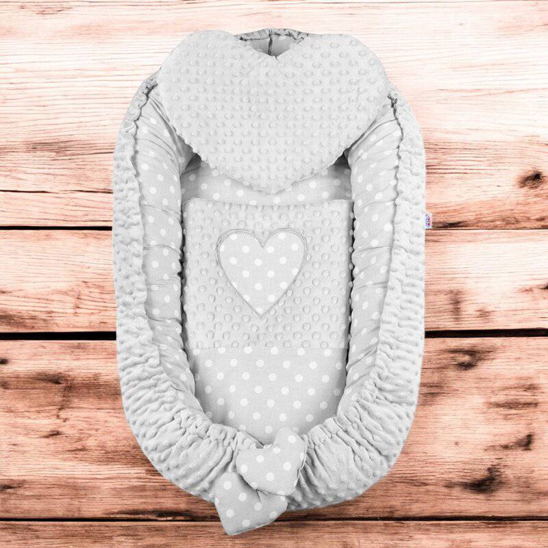 Set 3 piese, New Baby, Luxury, Baby Nest cu doua fete, Cu paturica si pernuta in forma de inima, Minky Heart Grey - gogobaby.ro