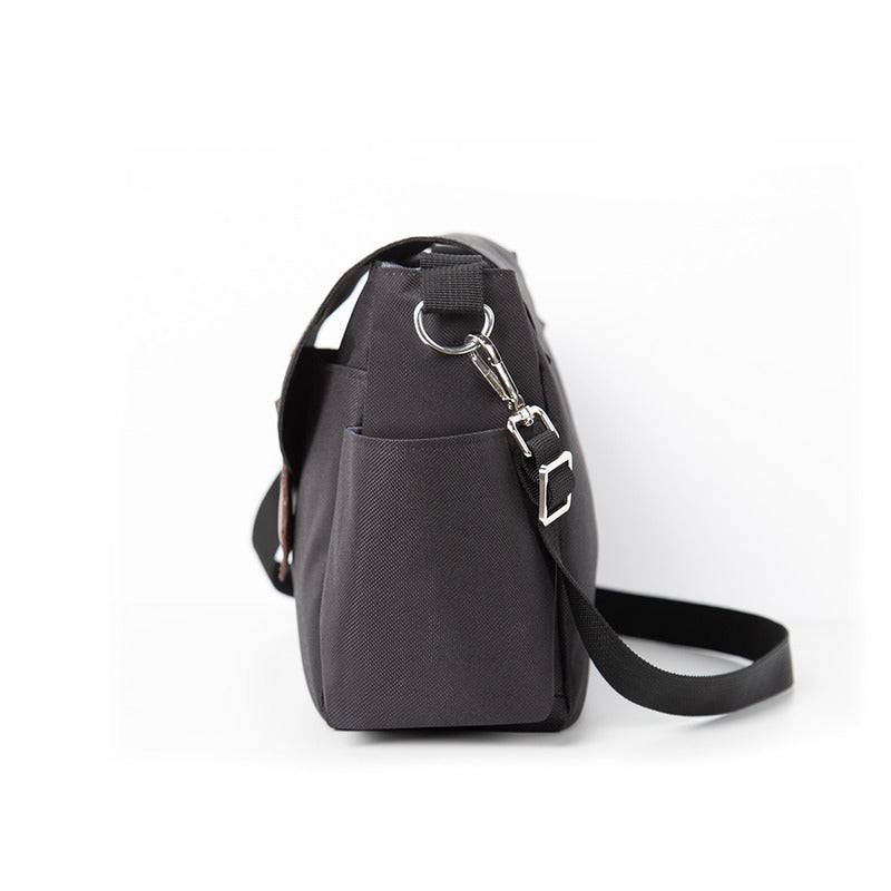 Geanta pentru scutece si organizator carucior, Petite&Mars, Sara, 2 in 1, Cu 7 buzunare, 1 buzunar cu izolatie termica, Dimensiune compacta, 40x23x10 cm, Negru/Maro - gogobaby.ro