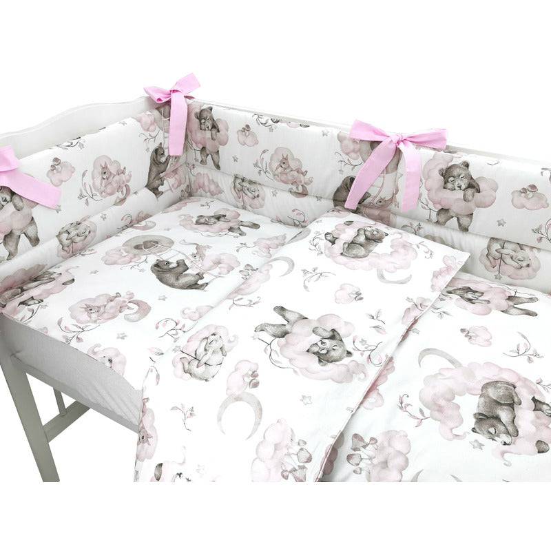 Lenjerie patut 3 piese, Qmini, Pentru patut 140x70 cm, Cu protectie laterala, Din bumbac certificat Oeko Tex Standard 100, Teddy Bear and Friends Pink - gogobaby.ro