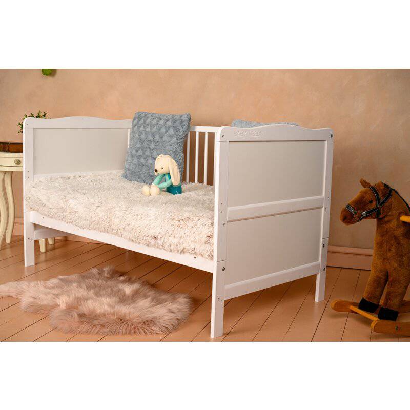 Patut din lemn bebe, Transformabil si pentru junior, 140x70 cm, Din lemn de pin si mdf, Stabil si rezistent, Inaltime saltea reglabila pe 3 nivele, Laterala cu 3 bete detasabile, EN716-1, EN716-2, Alb, Babyneeds, Nadia + Saltea 12 cm - gogobaby.ro