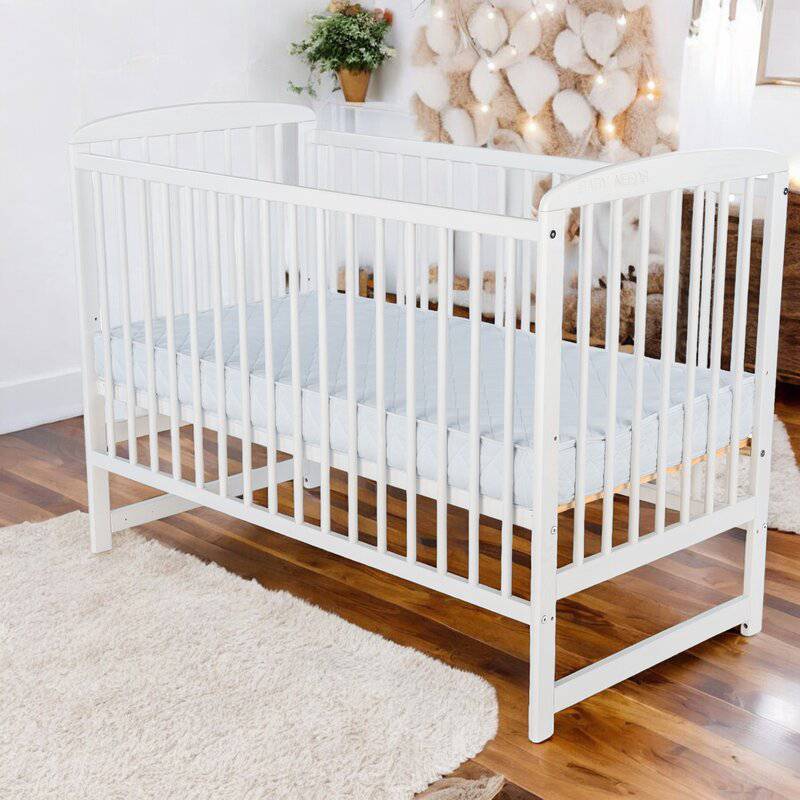 Patut din lemn bebe, 120X60 cm, Din lemn de pin, Stabil si rezistent, Inaltime saltea reglabila pe 3 nivele, Laterala cu 3 bete detasabile, EN716-1, EN716-2, Alb, Babyneeds, Ola + Saltea 12 cm - gogobaby.ro