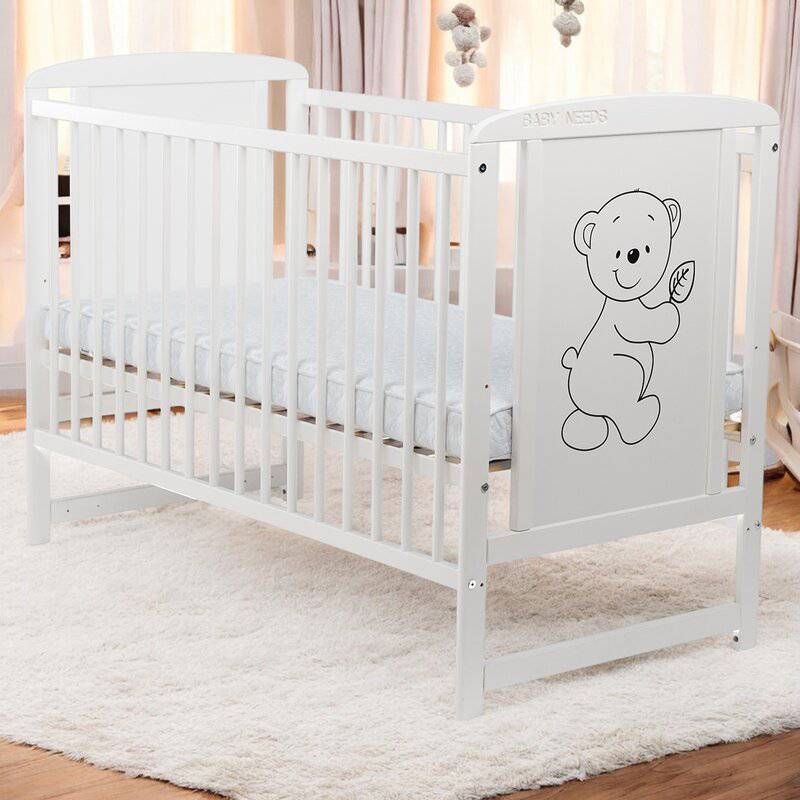 Patut din lemn bebe, 120x60 cm, Din lemn de pin si mdf, Stabil si rezistent, Inaltime saltea reglabila pe 3 nivele, Laterala cu 3 bete detasabile, EN716-1, EN716-2, Alb, Babyneeds, Timmi + Saltea 8 cm - gogobaby.ro