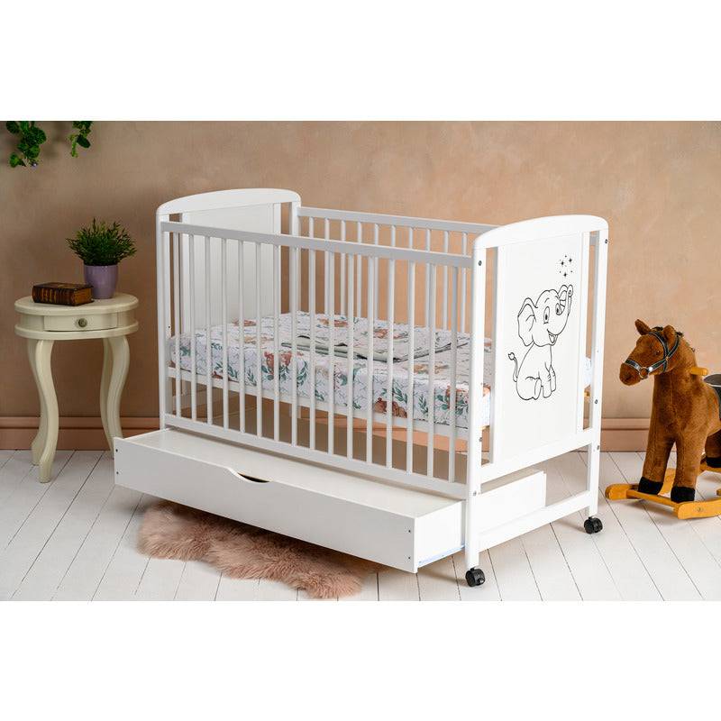 Patut din lemn bebe, 120x60 cm, Cu sertar, Din lemn de pin si mdf, Stabil si rezistent, Inaltime saltea reglabila pe 3 nivele, Laterala cu 3 bete detasabile, EN716-1, EN716-2, Alb, Qmini, Timmi Elephant - gogobaby.ro
