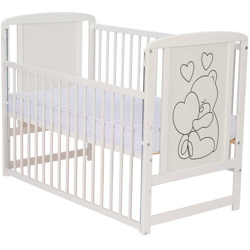 Patut din lemn, 120x60 cm, Cu laterala culisanta, Din lemn de pin si mdf, Stabil si rezistent, Inaltime saltea reglabila pe 3 nivele, Laterala cu 3 bete detasabile, EN716-1, EN716-2, Alb, Qmini, Timmi Heart + Saltea 10 cm - gogobaby.ro