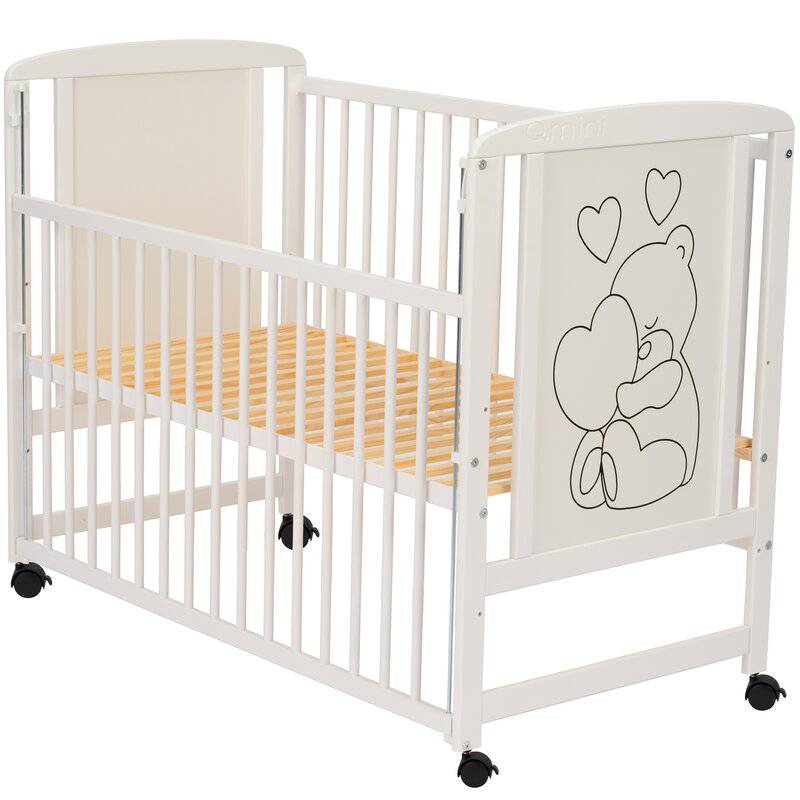 Patut din lemn, 120x60 cm, Cu laterala culisanta, Din lemn de pin si mdf, Stabil si rezistent, Inaltime saltea reglabila pe 3 nivele, Laterala cu 3 bete detasabile, EN716-1, EN716-2, Alb, Qmini, Timmi Heart + Saltea 10 cm - gogobaby.ro