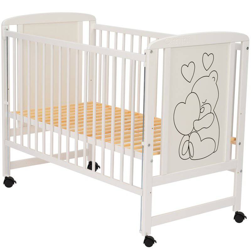 Patut din lemn, 120x60 cm, Cu laterala culisanta, Din lemn de pin si mdf, Stabil si rezistent, Inaltime saltea reglabila pe 3 nivele, Laterala cu 3 bete detasabile, EN716-1, EN716-2, Alb, Qmini, Timmi Heart + Saltea 10 cm - gogobaby.ro