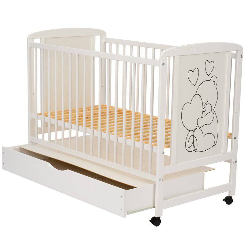 Patut din lemn, 120x60 cm, Cu sertar, Din lemn de pin si mdf, Stabil si rezistent, Inaltime saltea reglabila pe 3 nivele, Laterala cu 3 bete detasabile, EN716-1, EN716-2, Alb, Qmini, Timmi Heart + Saltea 8 cm - gogobaby.ro