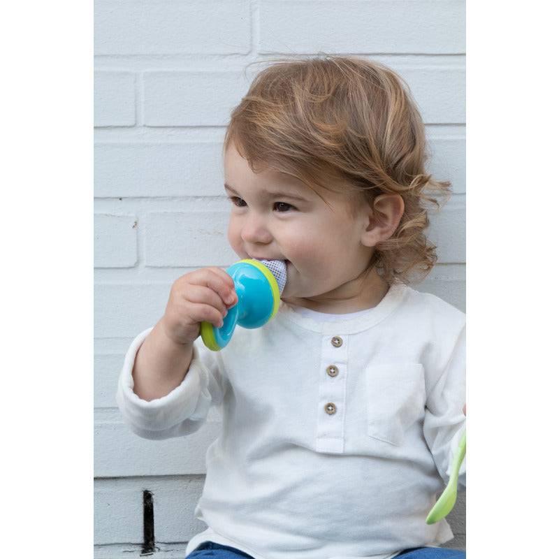 Dispozitiv de hranire, Nuby pentru fructe si legume, Include capac de protectie, 6+ luni, Albastru/Verde - gogobaby.ro