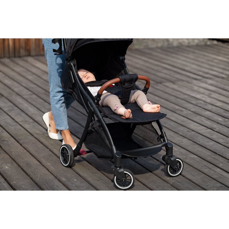 Carucior sport, Lionelo, Julie One, De la nastere, Greutate redusa, Cu accesorii, Cadru din aluminiu, 0-22 kg, Pliere compacta pentru avion, Conform cu standardele europene de securitate EN1888-1 si EN1888-2, Negru