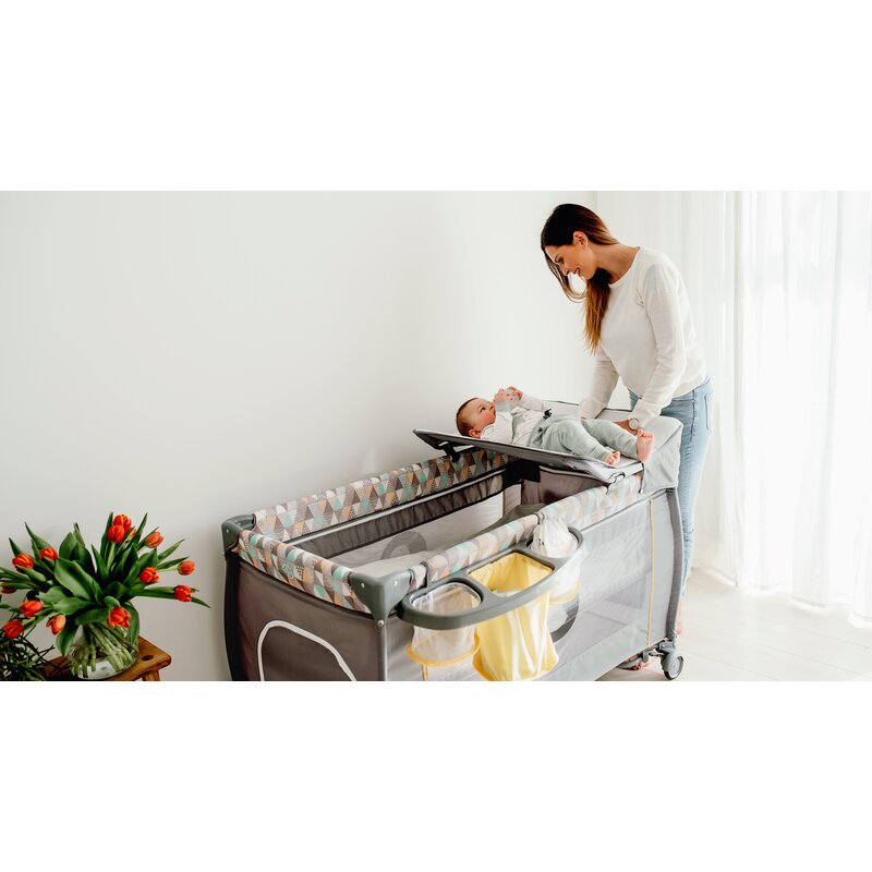 Patut pliant, Lionelo, Sven Plus, 120x60 cm, Cu doua nivele, Cu arcada jucarii, masuta de infasat, vibratii, melodii conform cu standardele europeane de securitate EN716 si EN12221, Grey Scandi - gogobaby.ro