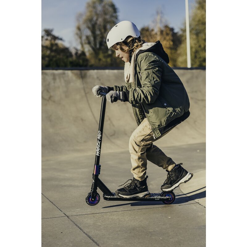 Trotineta, Lionelo, Whizz, Pentru Acrobatii, Rulmenti ABEC-9, Sistemul de compresie IHC 9, 20 - 100 kg, Conform cu standardul european de securitate EN14619, Albastru - gogobaby.ro