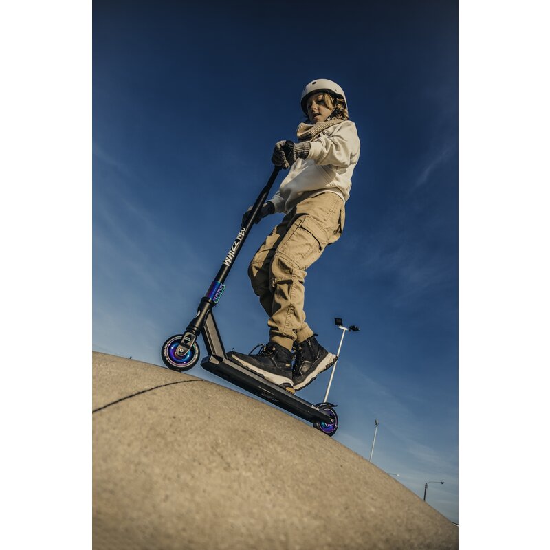 Trotineta, Lionelo, Whizz, Pentru Acrobatii, Rulmenti ABEC-9, Sistemul de compresie IHC 9, 20 - 100 kg, Conform cu standardul european de securitate EN14619, Albastru - gogobaby.ro