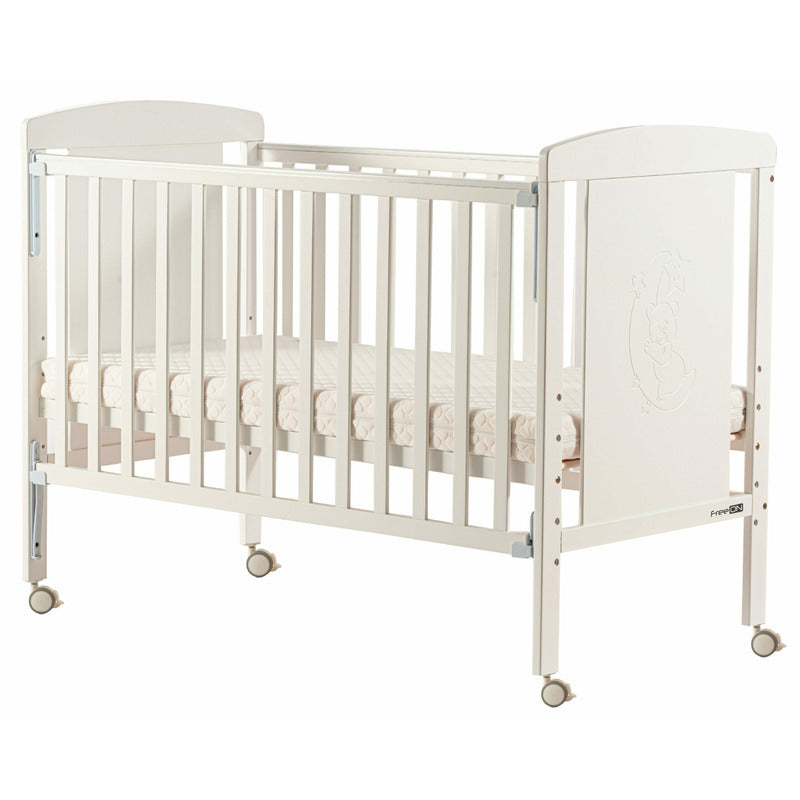 Patut din lemn bebe, 120x60 cm, Cu laterala culisanta, Din lemn de pin si mdf, Cu roti, Cu sina speciala pentru dentitie, Stabil si rezistent, White, FreeON, Mia - gogobaby.ro