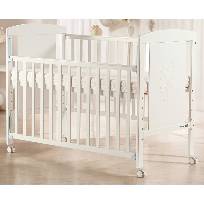 Patut din lemn bebe, 120x60 cm, Cu laterala culisanta, Din lemn de pin si mdf, Cu roti, Cu sina speciala pentru dentitie, Stabil si rezistent, White, FreeON, Mia - gogobaby.ro