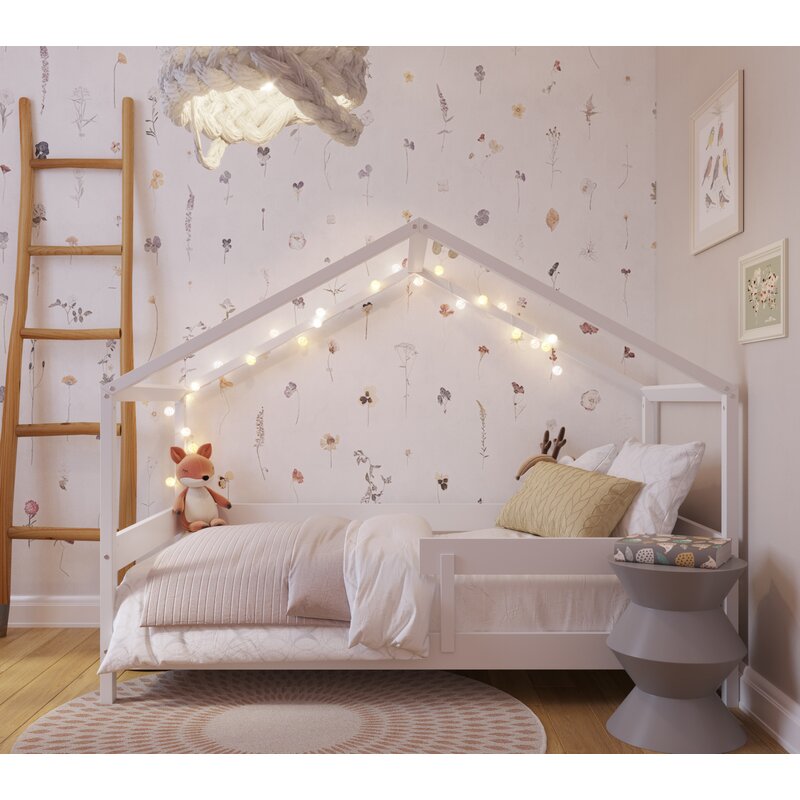 Patut tip casuta din lemn junior, 160x80 cm, Din lemn certificat FSC, Transformabil in casuta de joaca, Cu bariera de protectie, In stil scandinav, Alb, YappyKids, YappyHytte Bed - gogobaby.ro