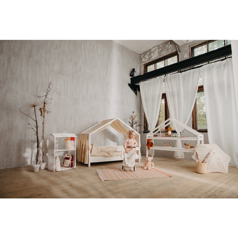 Patut tip casuta din lemn junior, 160x80 cm, Din lemn certificat FSC, Transformabil in casuta de joaca, Cu bariera de protectie, In stil scandinav, Alb, YappyKids, YappyHytte Bed - gogobaby.ro