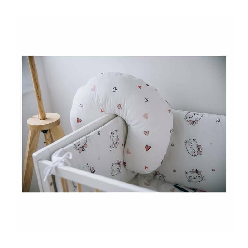 Perna alaptare, Bubaba, Cu husa detasabila, 70x60x18 cm, Kitties&Hearts/White - gogobaby.ro