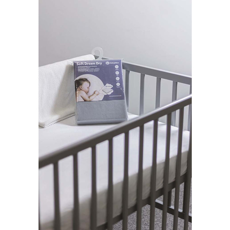 Cearceaf cu elastic, Petite&Mars, Soft Dream, Din Jersey, Lavabil la masina pana la 40 de garde, 120x60 cm, Alb - gogobaby.ro