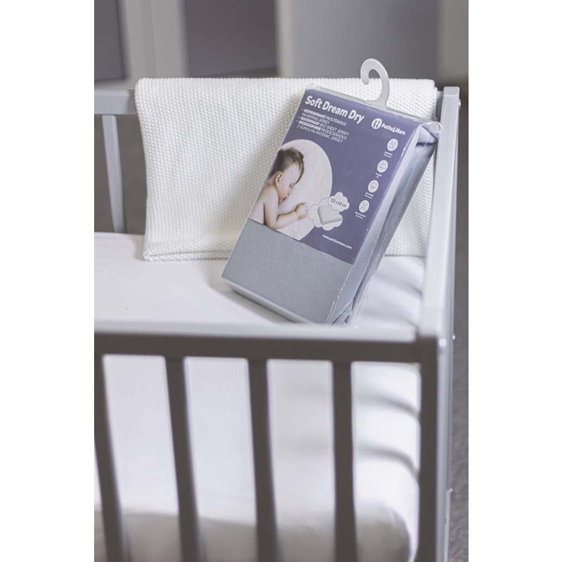 Cearceaf cu elastic, Petite&Mars, Soft Dream, Din Jersey, Lavabil la masina pana la 40 de garde, 120x60 cm, Alb - gogobaby.ro