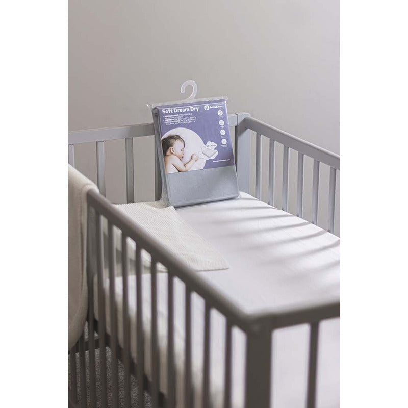 Cearceaf cu elastic, Petite&Mars, Soft Dream, Din Jersey, Lavabil la masina pana la 40 de garde, 120x60 cm, Alb - gogobaby.ro