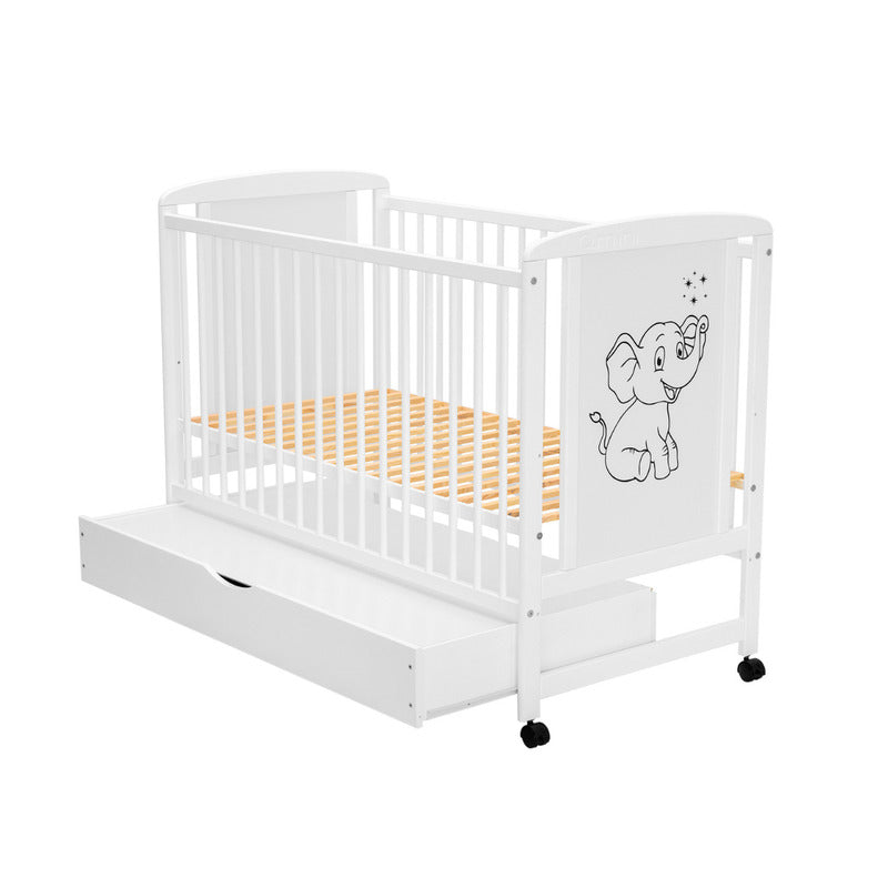 Patut din lemn bebe, 120x60 cm, Cu sertar, Din lemn de pin si mdf, Stabil si rezistent, Inaltime saltea reglabila pe 3 nivele, Laterala cu 3 bete detasabile, EN716-1, EN716-2, Alb, Qmini, Timmi Elephant + Saltea 10 cm - gogobaby.ro