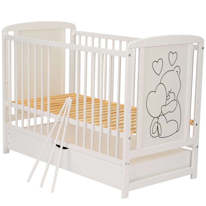 Patut din lemn, 120x60 cm, Cu sertar, Din lemn de pin si mdf, Stabil si rezistent, Inaltime saltea reglabila pe 3 nivele, Laterala cu 3 bete detasabile, EN716-1, EN716-2, Alb, Qmini, Timmi Heart + Saltea 12 cm - gogobaby.ro