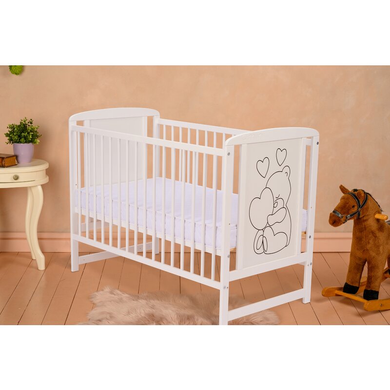 Patut din lemn bebe, 120x60 cm, Din lemn de pin si mdf, Stabil si rezistent, Inaltime saltea reglabila pe 3 nivele, Laterala cu 3 bete detasabile, EN716-1, EN716-2, Alb, Qmini, Timmi Heart - gogobaby.ro
