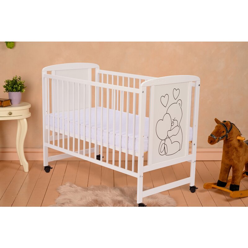 Patut din lemn bebe, 120x60 cm, Din lemn de pin si mdf, Stabil si rezistent, Inaltime saltea reglabila pe 3 nivele, Laterala cu 3 bete detasabile, EN716-1, EN716-2, Alb, Qmini, Timmi Heart - gogobaby.ro