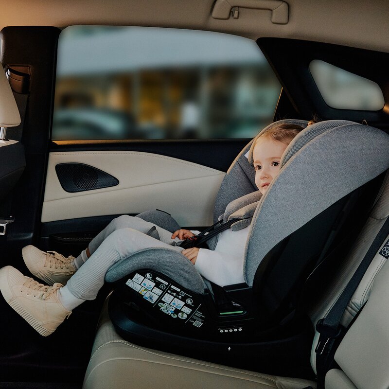 Scaun auto, Lionelo, Lavender I-size, Isofix, Cu centura TopTether, Cu spatar inclinabil in 5 pozitii, Cu tetiera reglabila in 13 pozitii, Instalare cu fata inainte, 9-36 Kg, 76-150 cm, Conform cu ECE R129, Gri - gogobaby.ro