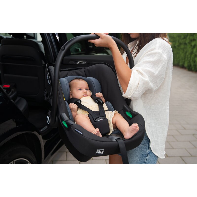 Scoica auto, Lionelo, i-Size Astrid, Include baza Isofix, 0-13 Kg, 40-87 cm, Cu maner si capotina reglabile, Cu protectie laterala avansata, Salteluta confortabila, Testat ADAC, Conform cu R129, Negru/Gri