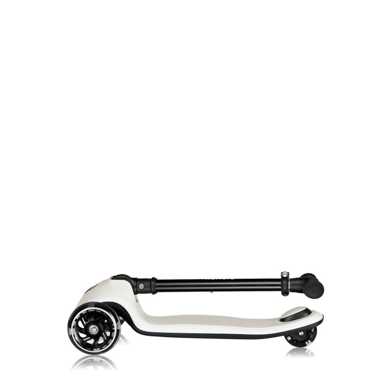 Trotineta pentru copii, Lionelo, Mey, Ultrapliabila, Cu lumini si cosulet, Maner ajustabil pe inaltime, 3 ani+, Pana la 50 Kg, Ultra usor, 2.8 kg, Conform cu standardul EN71-1/2/3, Certificata Intertek, Bej - gogobaby.ro