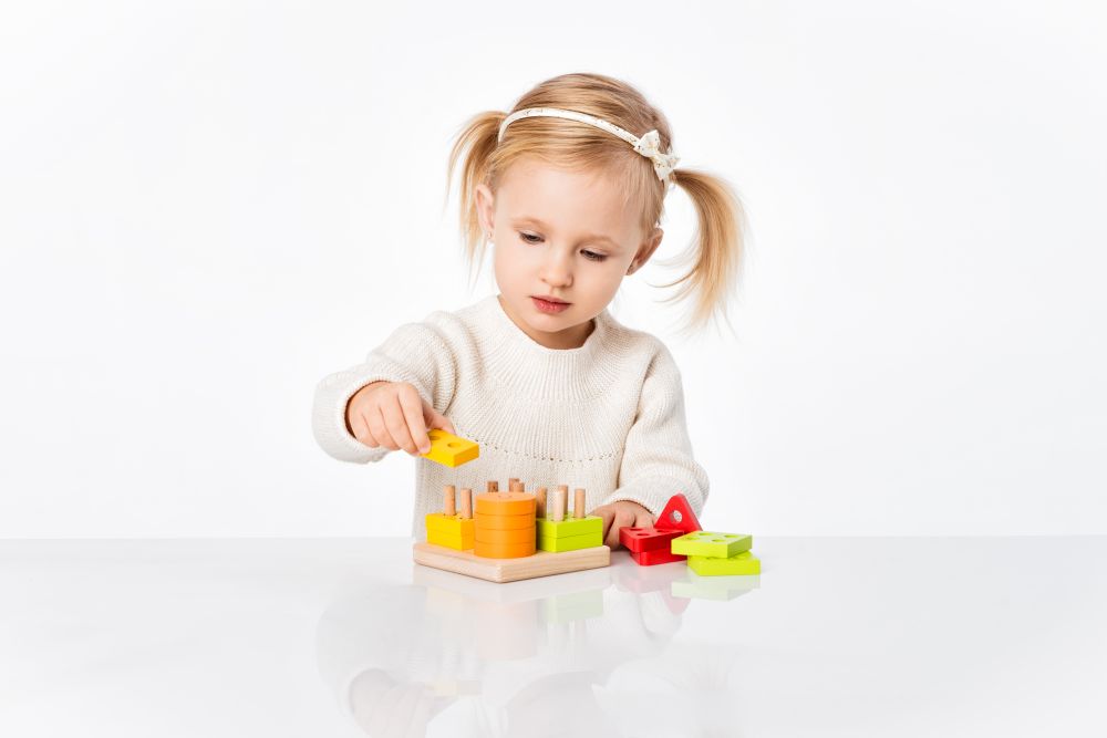Jucarie din lemn, Cubika, Sortator Forme Geometrice 03 - gogobaby.ro