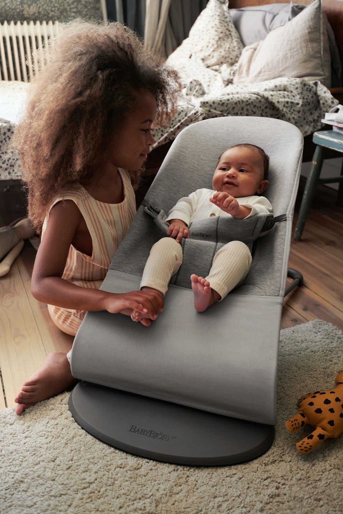 BabyBjorn - Balansoar Bliss Light Grey, 3D Jersey, cu bara de jucarii