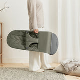BabyBjorn - Balansoar Bliss Dark Green cu aspect delicat de petala, tesatura matlasata