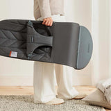 BabyBjorn - Balansoar Bliss Anthracite cu aspect delicat de petala, tesatura matlasata