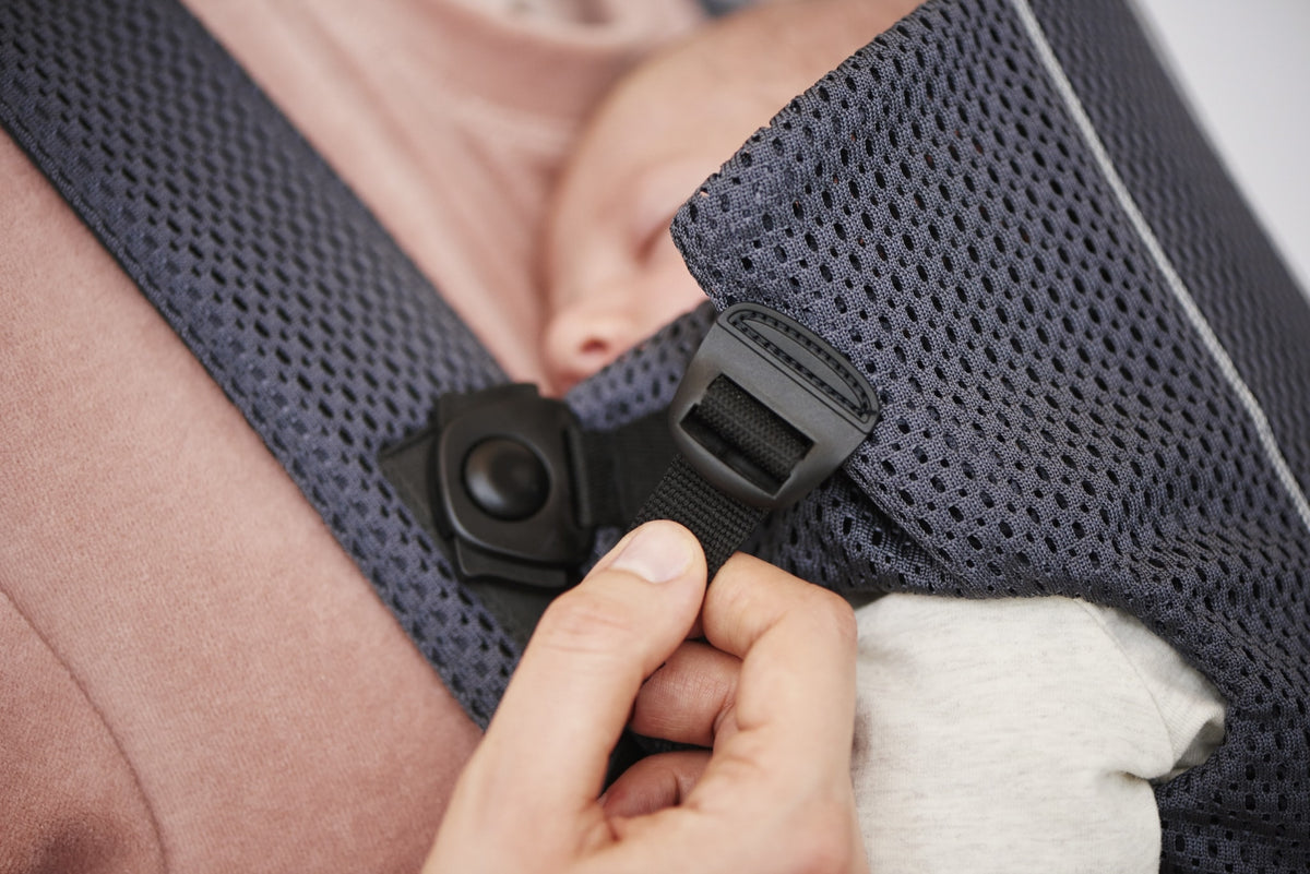 BabyBjorn - Marsupiu anatomic Mini, cu pozitii multiple de purtare, Anthracite, 3D Mesh