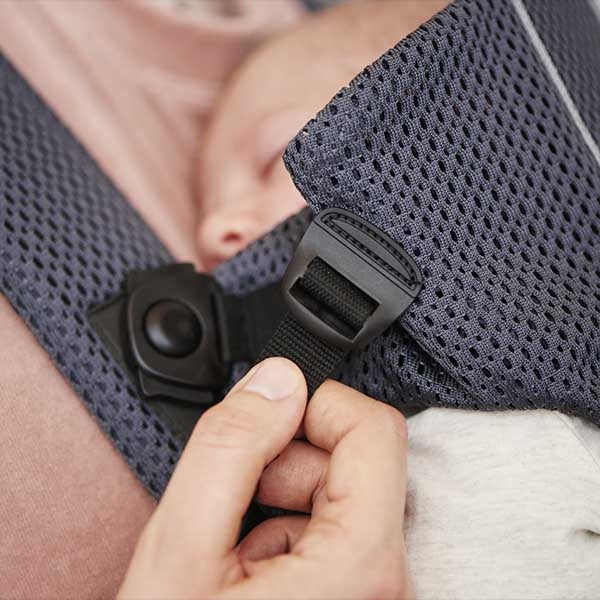 BabyBjorn - Marsupiu anatomic Mini, cu pozitii multiple de purtare, Anthracite, 3D Mesh