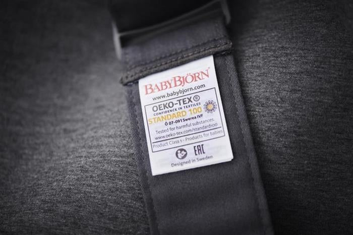 BabyBjorn - Marsupiu anatomic Mini, cu pozitii multiple de purtare, Dark Grey, 3D Jersey
