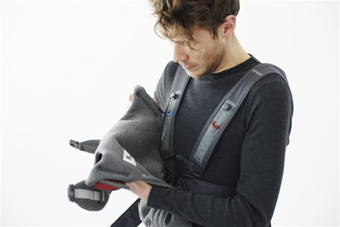 BabyBjorn - Marsupiu anatomic Mini, cu pozitii multiple de purtare, Dark Grey, 3D Jersey