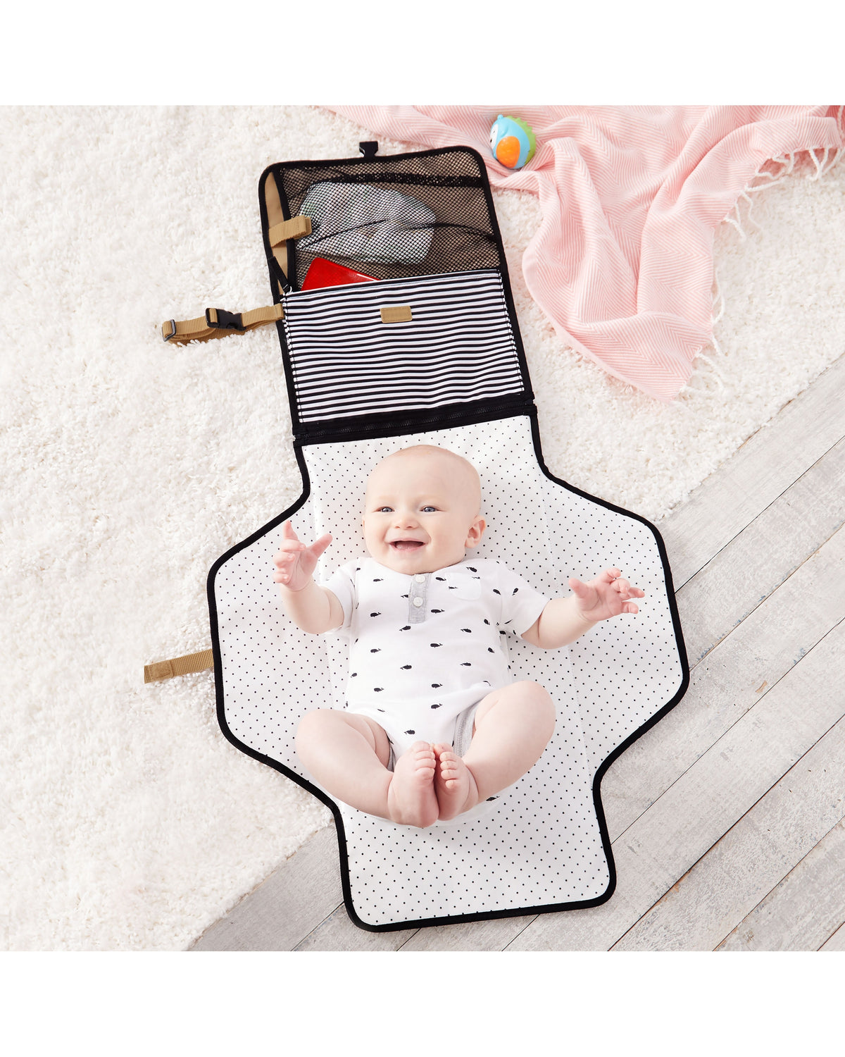 Skip Hop Statie de schimbat - Pronto Signature Black/White - gogobaby.ro