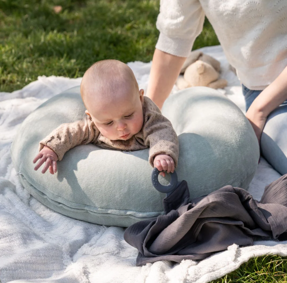 Doomoo - Esarfa pentru alaptat multifunctionala din bumbac organic Mom’n Play Grey - gogobaby.ro