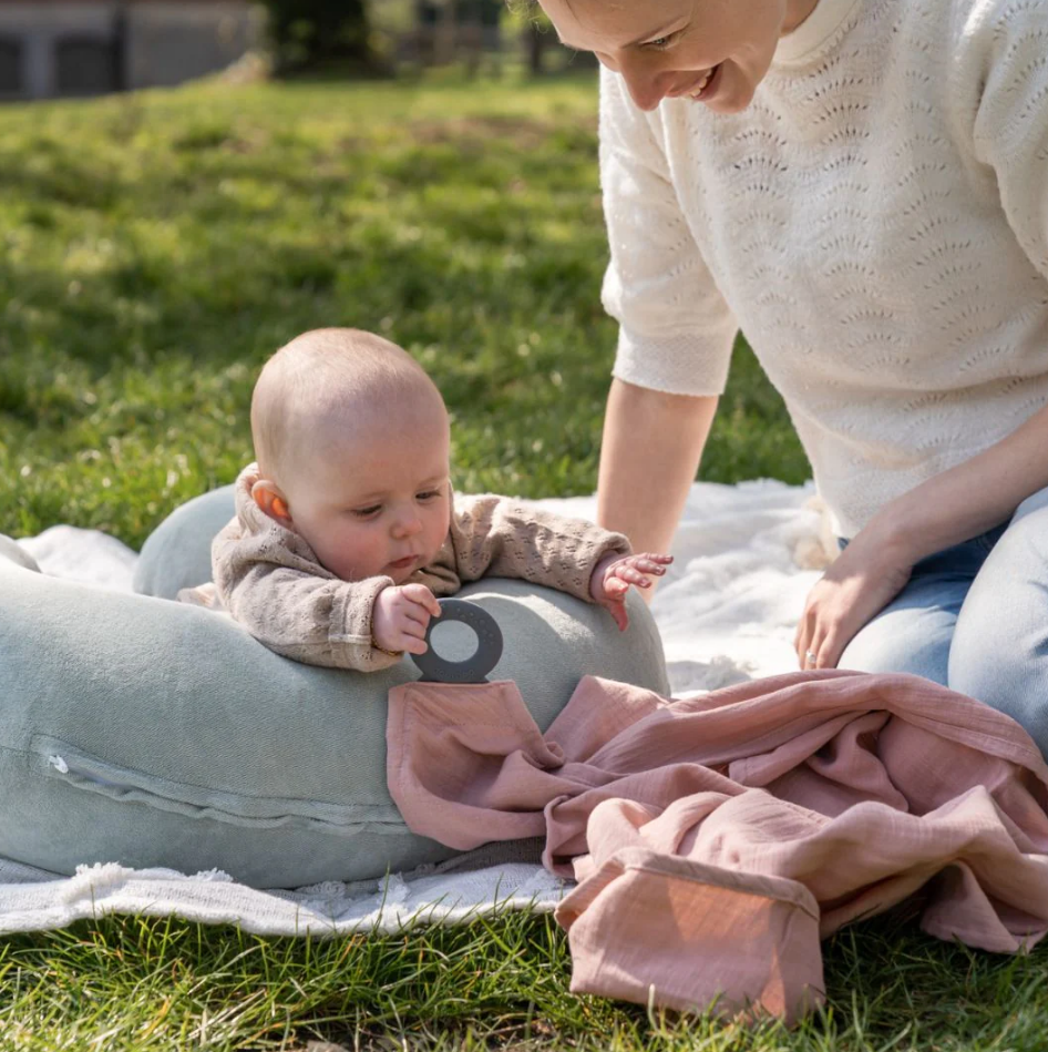 Doomoo - Esarfa pentru alaptat multifunctionala din bumbac organic Mom’n Play Pink - gogobaby.ro