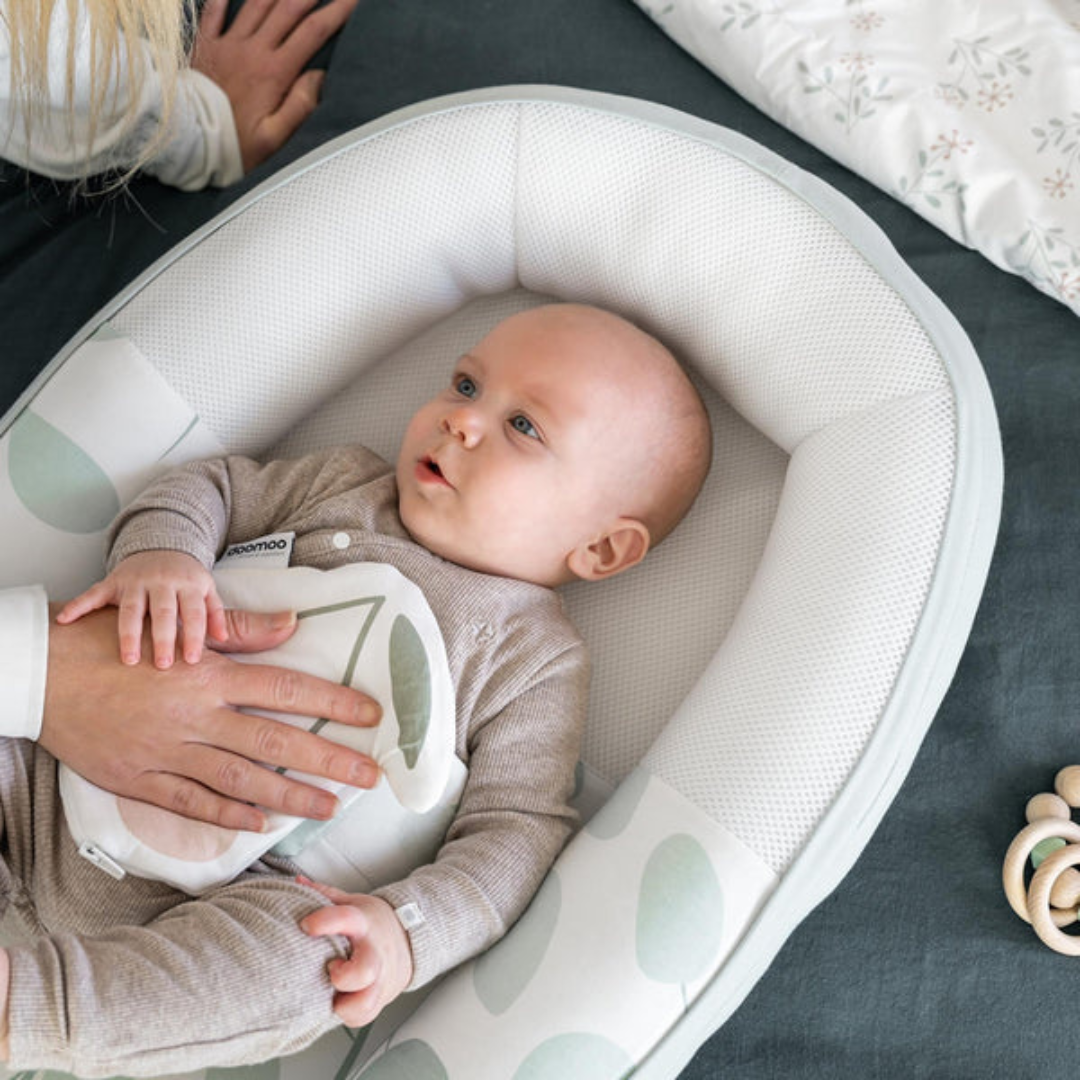 Doomoo - Baby Nest din bumbac organic Cocoon Leaves Aqua Green - gogobaby.ro
